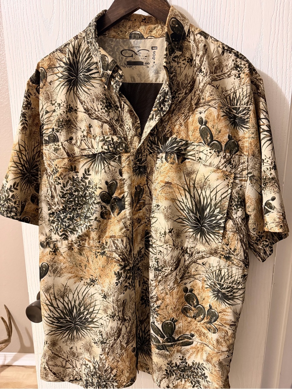Men's Casual Desert-Print Short Sleeve Button-Down Shirt - Beige/Olive